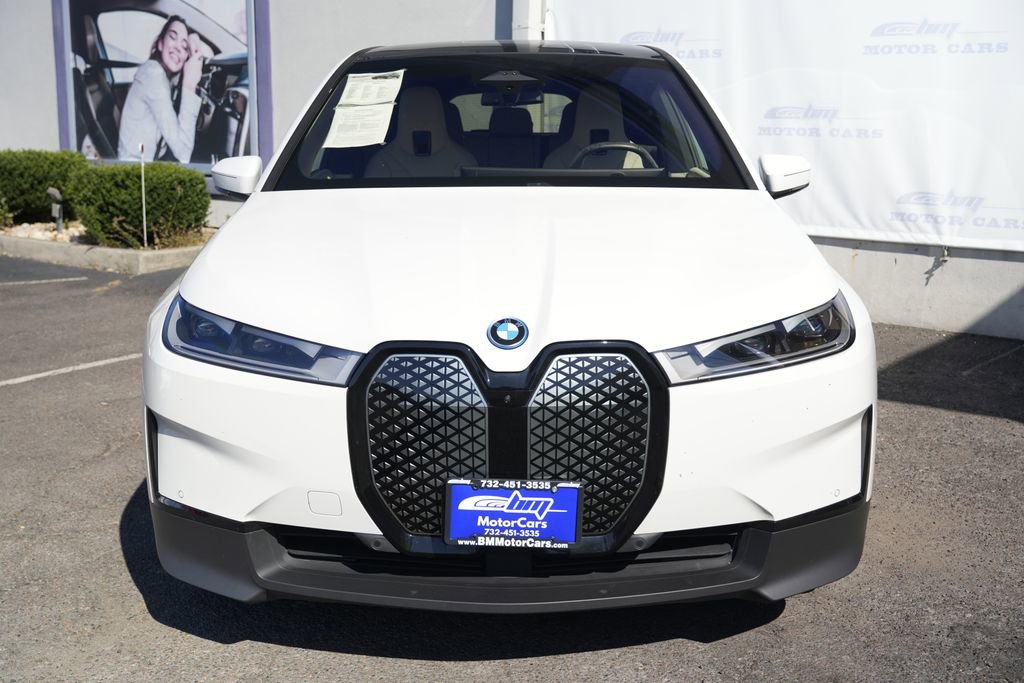 Used 2022 BMW iX xDrive50 w/ Premium Package image 5
