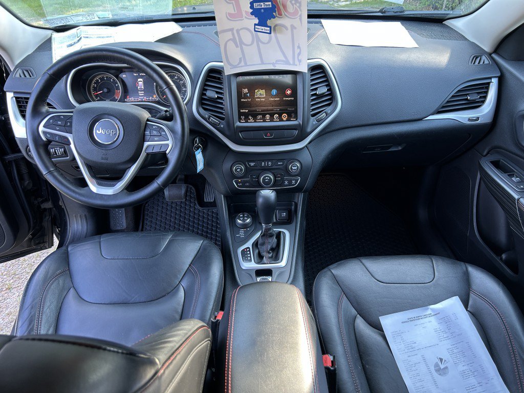 Used 2015 Jeep Cherokee Trailhawk w/ Leather Interior Group AWD/4WD image 6