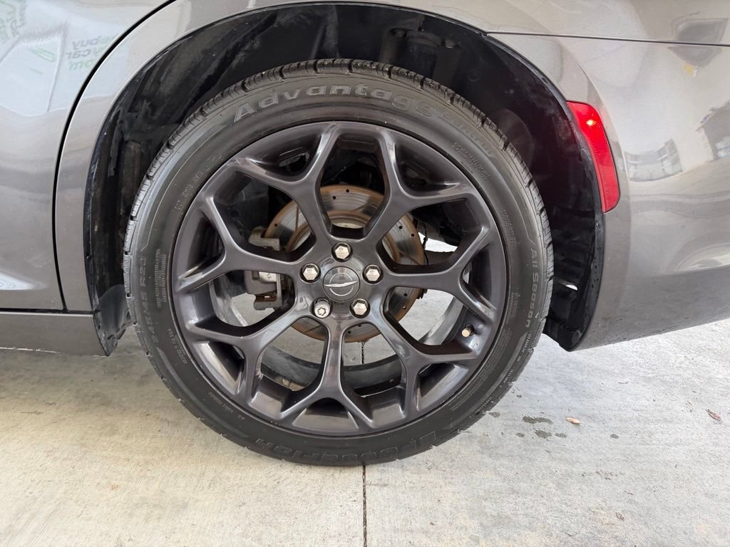 Used 2019 Chrysler 300 Touring w/ Sport Appearance Package RWD image 16