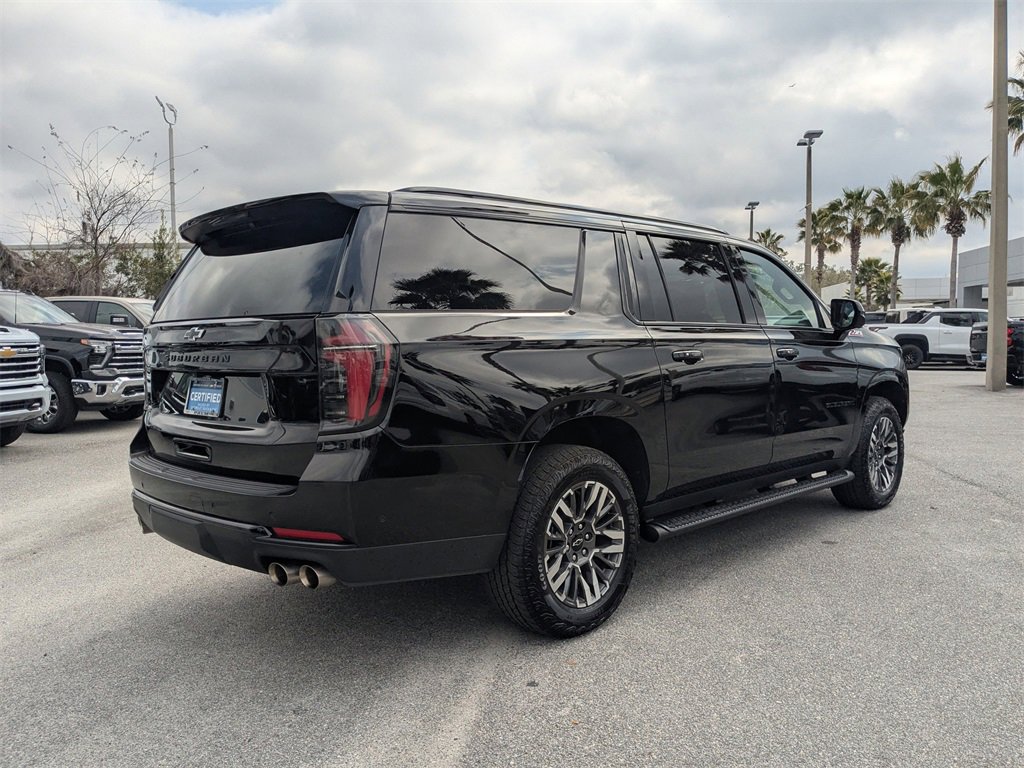 Used 2025 Chevrolet Suburban Z71 image 3