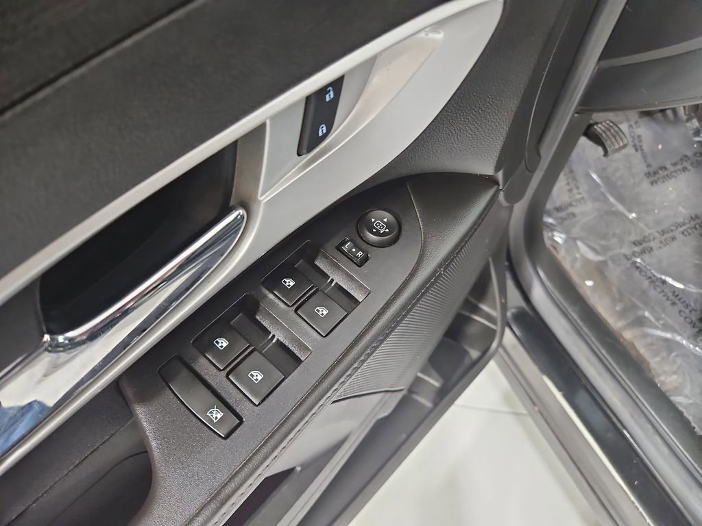 Used 2016 Chevrolet Equinox LT w/ Convenience Package image 12