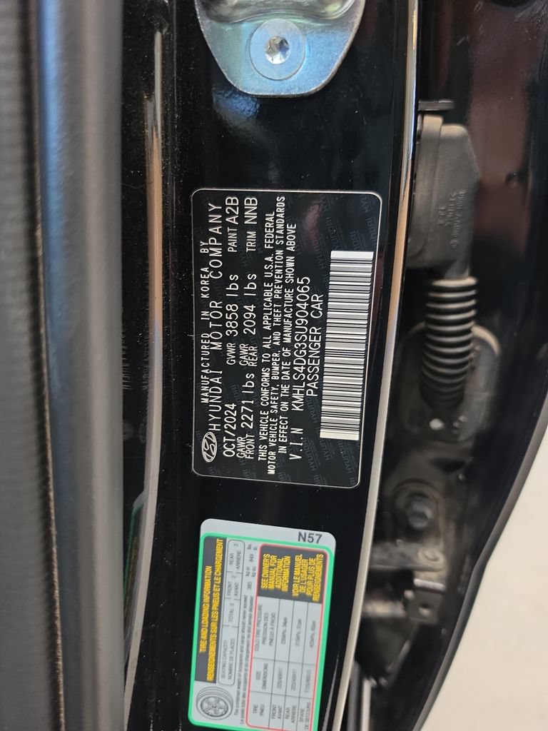 Used 2025 Hyundai Elantra SEL FWD image 39