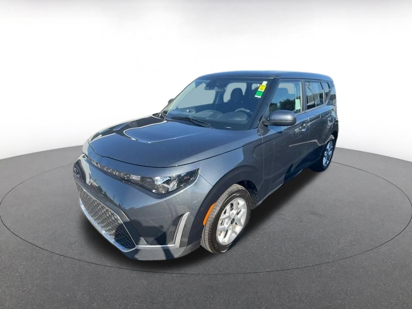 Used 2025 Kia Soul LX w/ LX Technology Package FWD image 2
