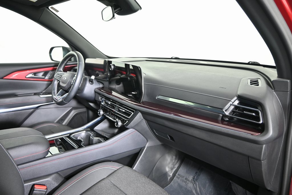 Used 2024 Chevrolet Traverse Z71 image 14