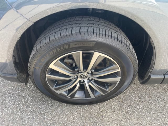 Used 2022 Toyota Venza LE AWD/4WD image 11