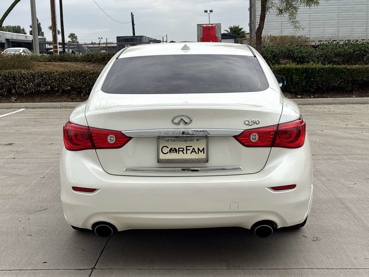 Used 2017 INFINITI Q50 Signature Edition w/ All Weather Package (L93) RWD image 4