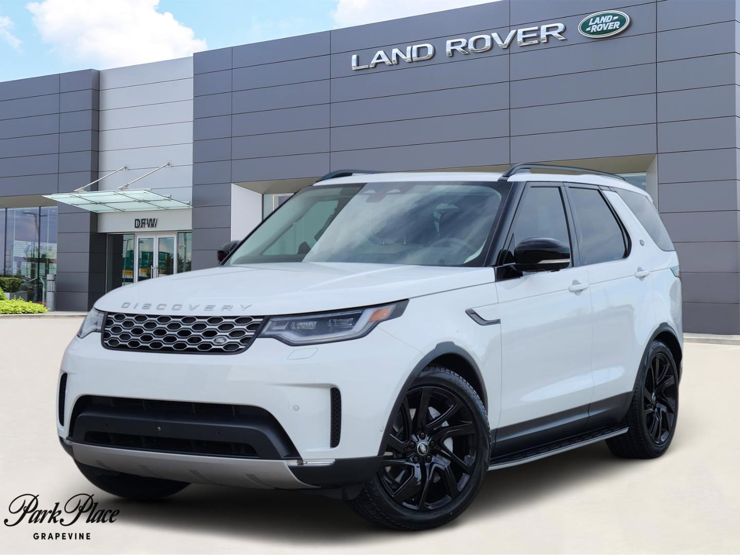 Certified 2025 Land Rover Discovery S image 1