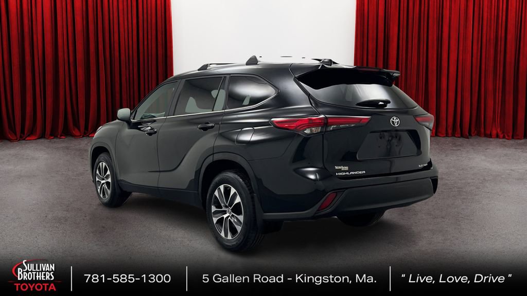 Used 2023 Toyota Highlander XLE image 7