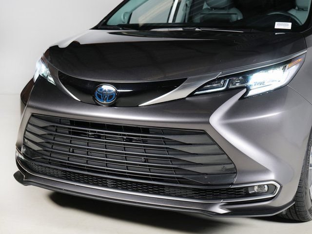 Used 2023 Toyota Sienna Limited AWD/4WD image 26