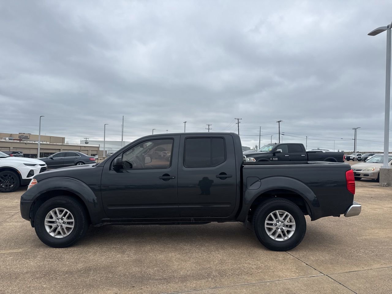 Used 2015 Nissan Frontier SV RWD image 10