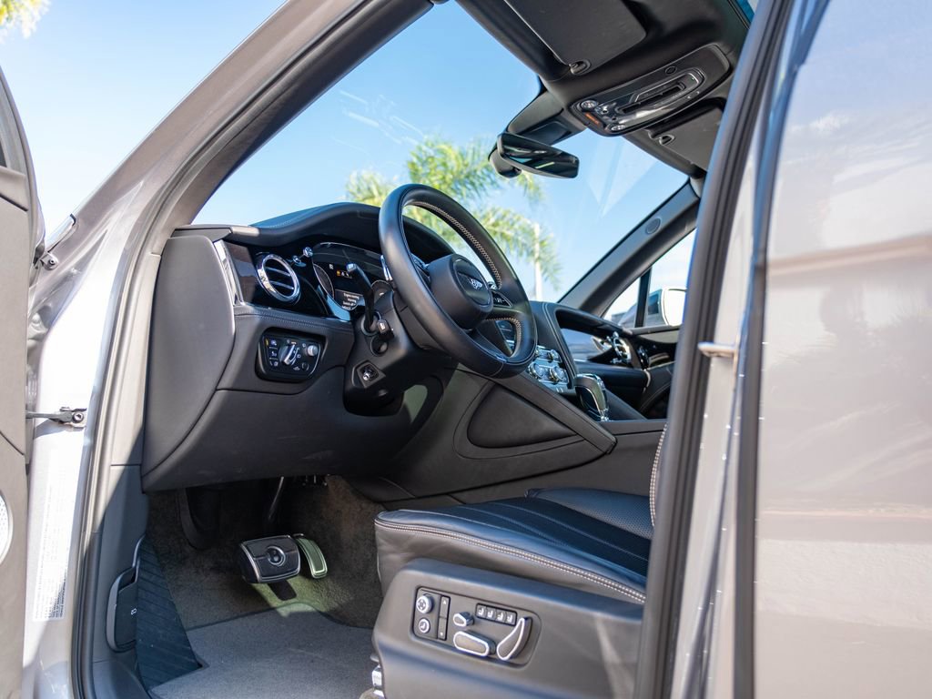 Used 2021 Bentley Bentayga Speed AWD/4WD image 14