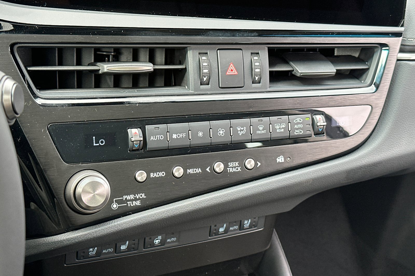 New 2025 Lexus ES 300h w/ Premium Package image 19