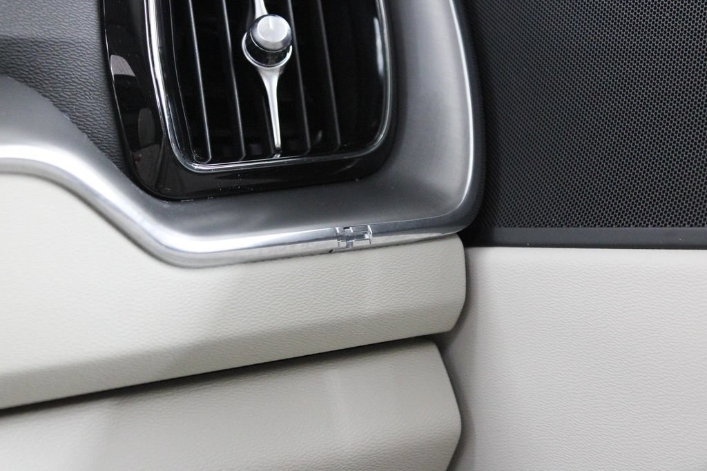 Used 2025 Volvo XC60 B5 Plus w/ Protection Package Premier AWD/4WD image 40