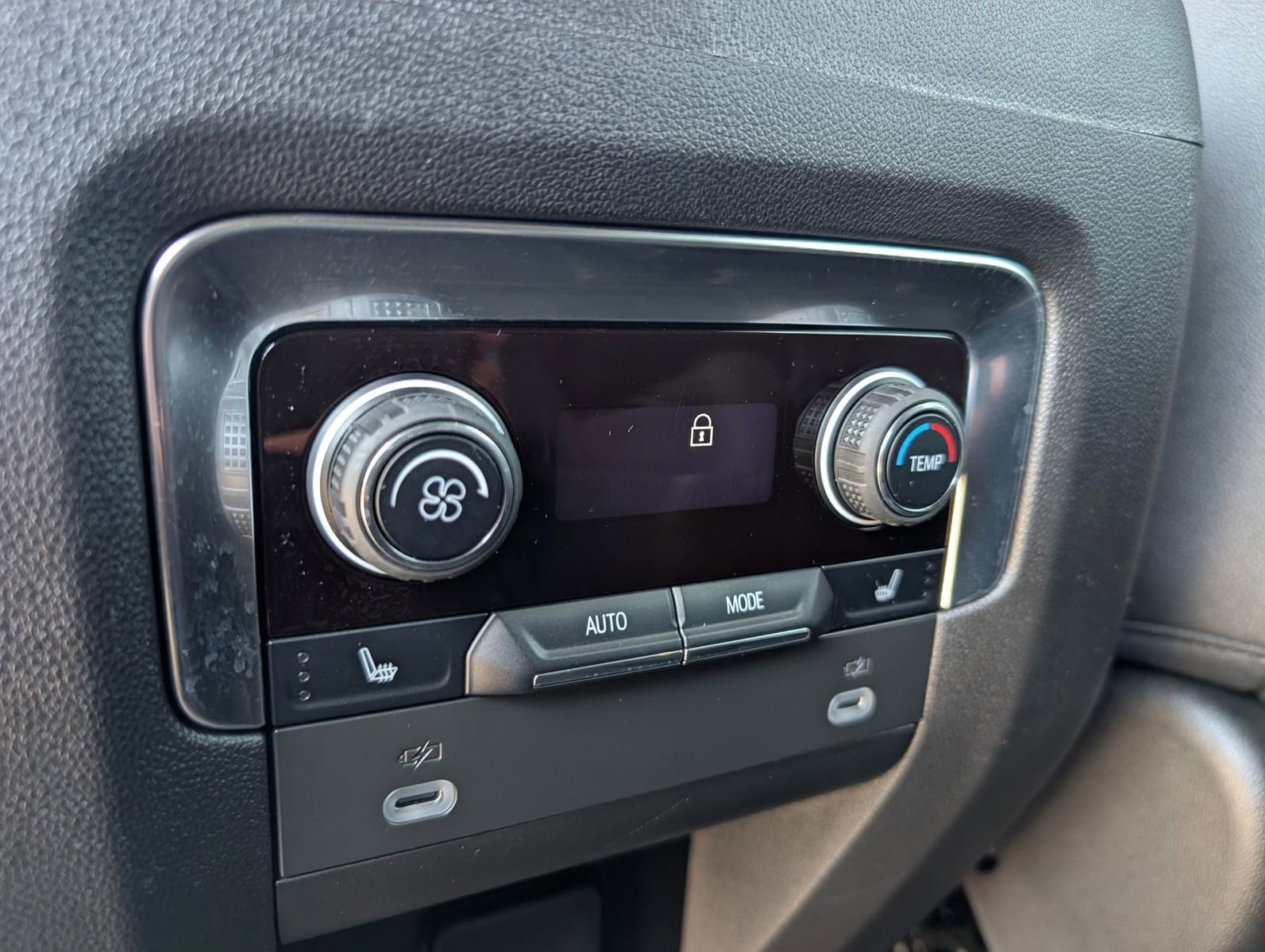 Certified 2023 Chevrolet Suburban Z71 w/ Luxury Package image 36