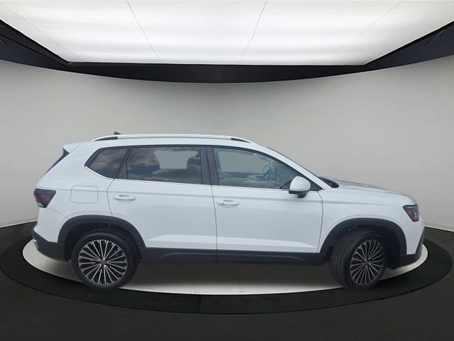 New 2025 Volkswagen Taos SE image 8