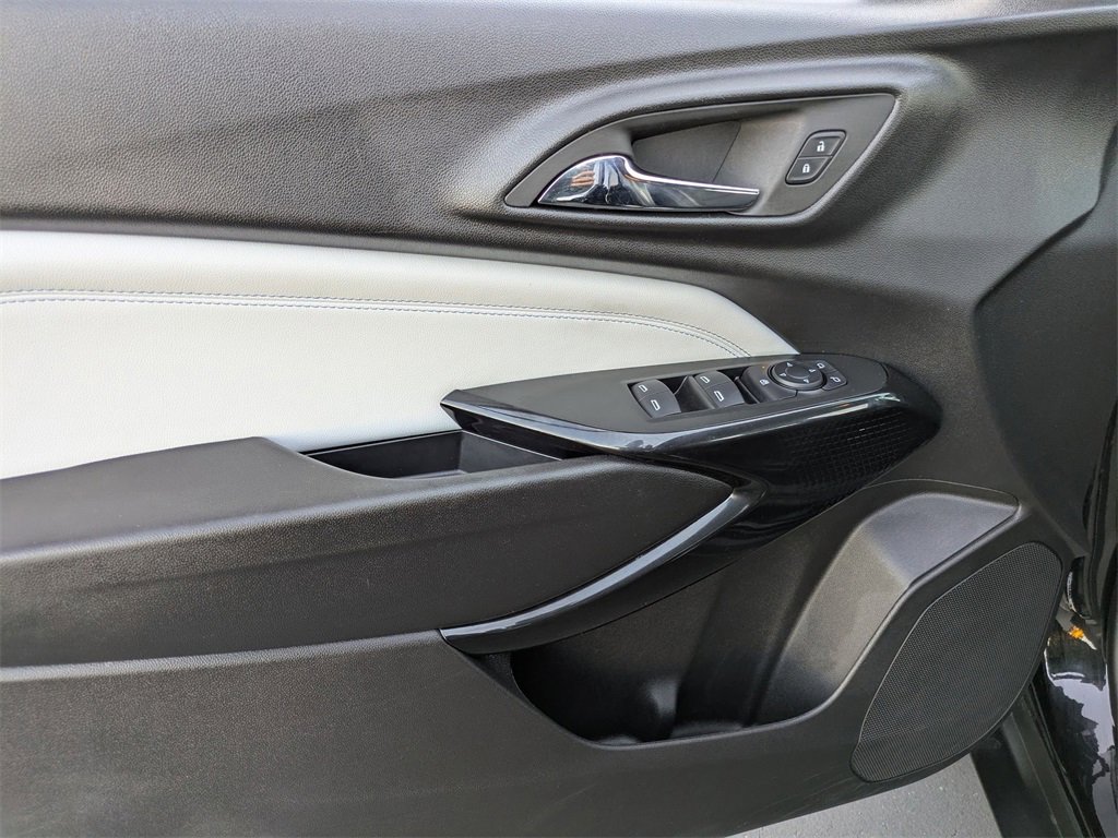 Used 2025 Chevrolet Trax LT w/ LT Convenience Package image 15