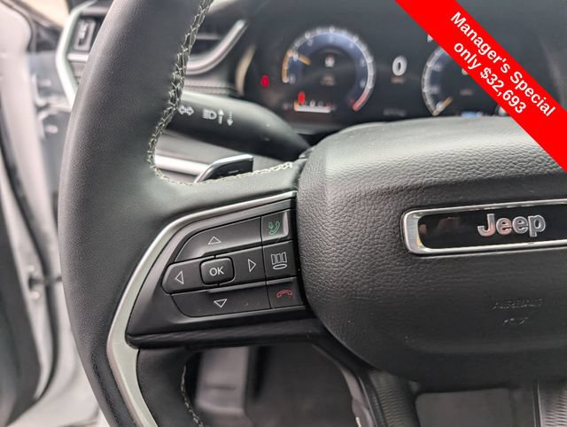 Used 2025 Jeep Grand Cherokee Altitude AWD/4WD image 18