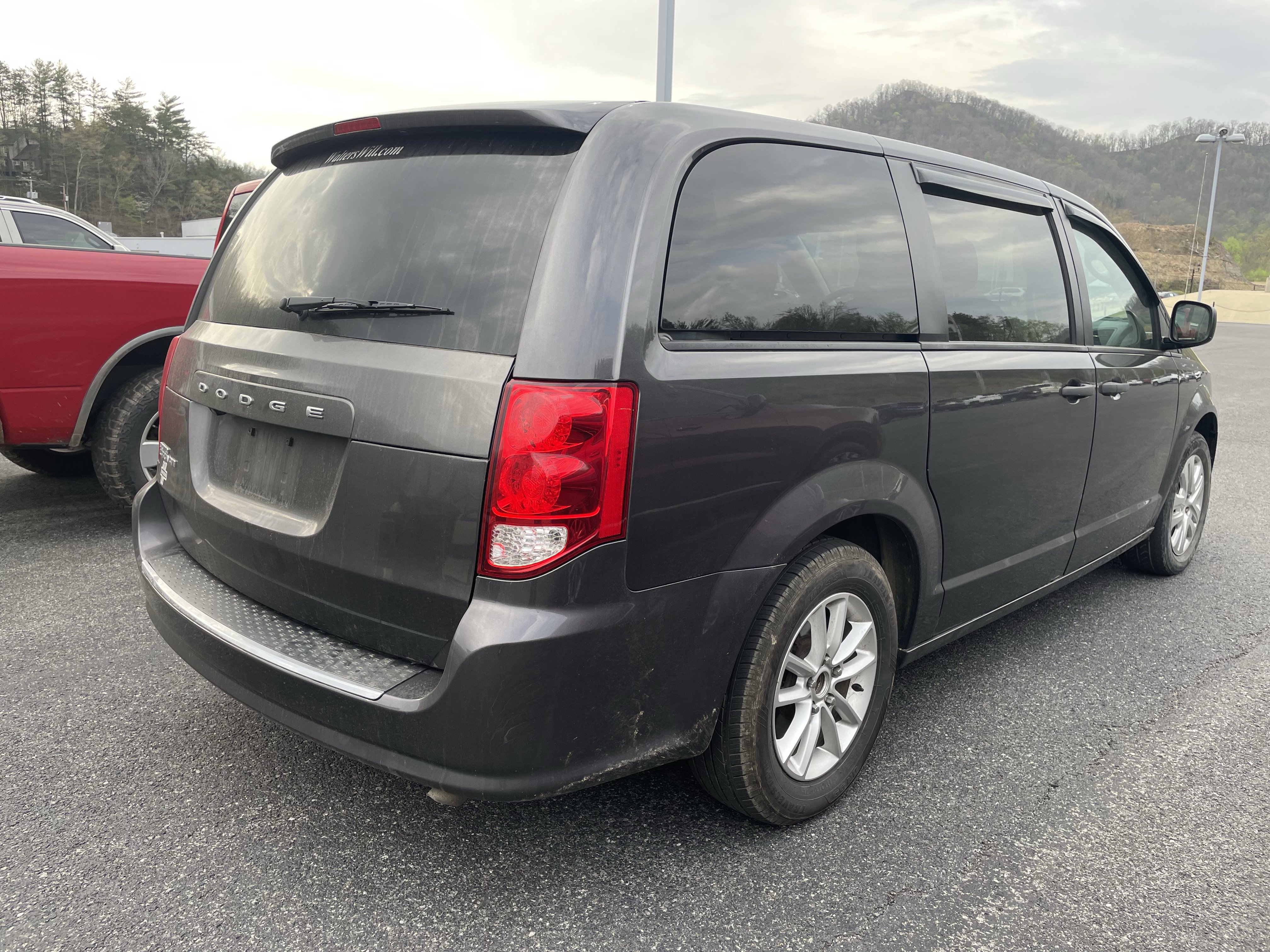 Used 2020 Dodge Grand Caravan SE FWD image 2