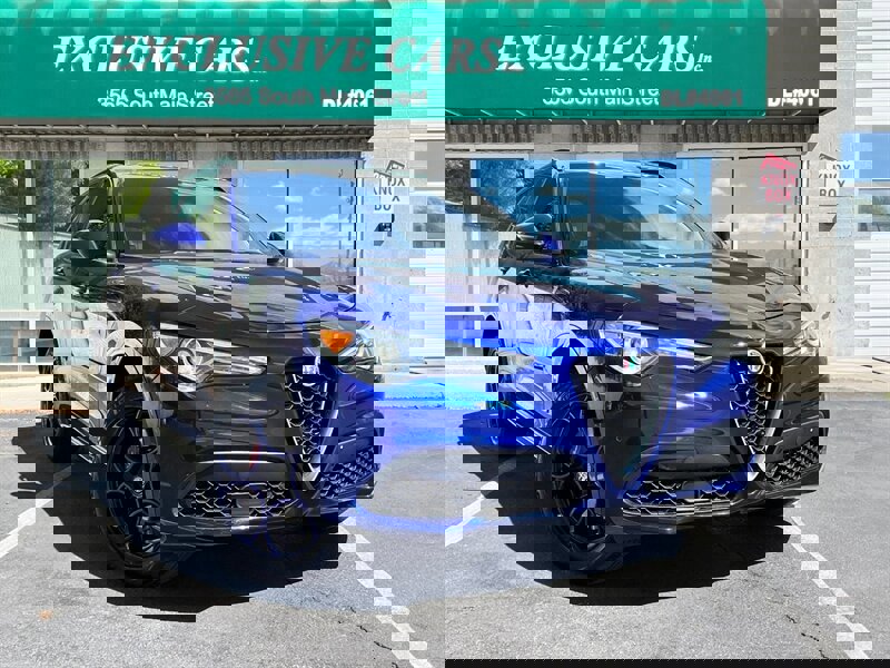 Used 2023 Alfa Romeo Stelvio Ti image 1