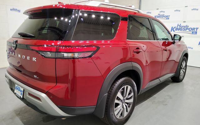 Used 2023 Nissan Pathfinder SL image 3