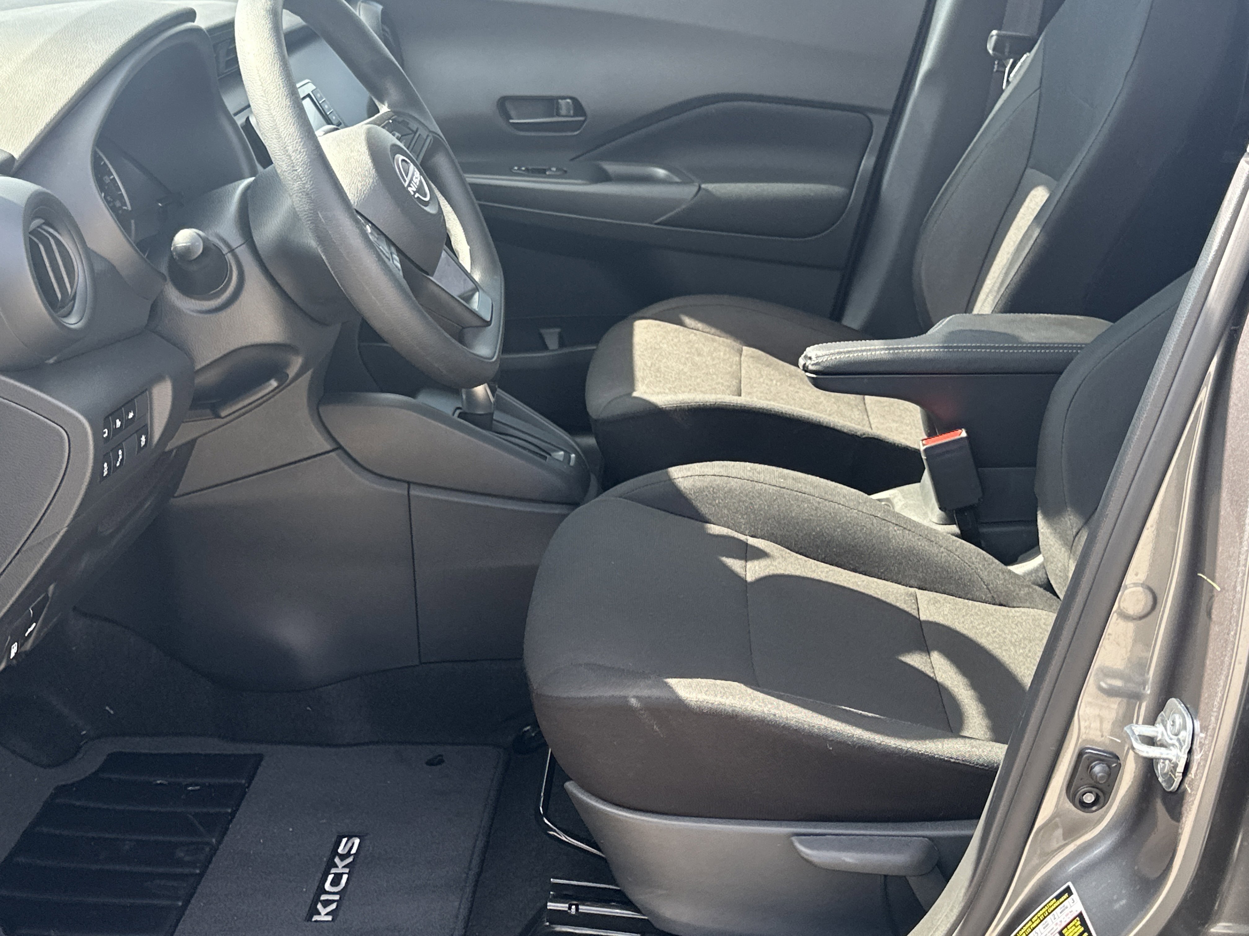 Certified 2025 Nissan Kicks Play S image 9