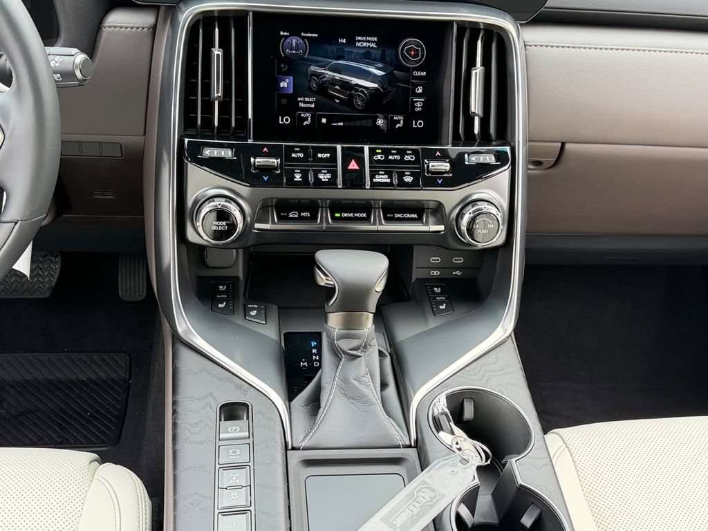 New 2026 Lexus LX 600 4WD w/ Luxury Package image 13