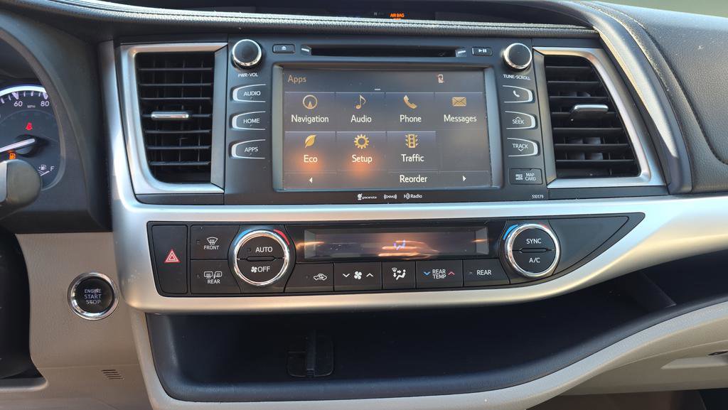 Used 2017 Toyota Highlander XLE w/ Carpet Mat Package AWD/4WD image 20