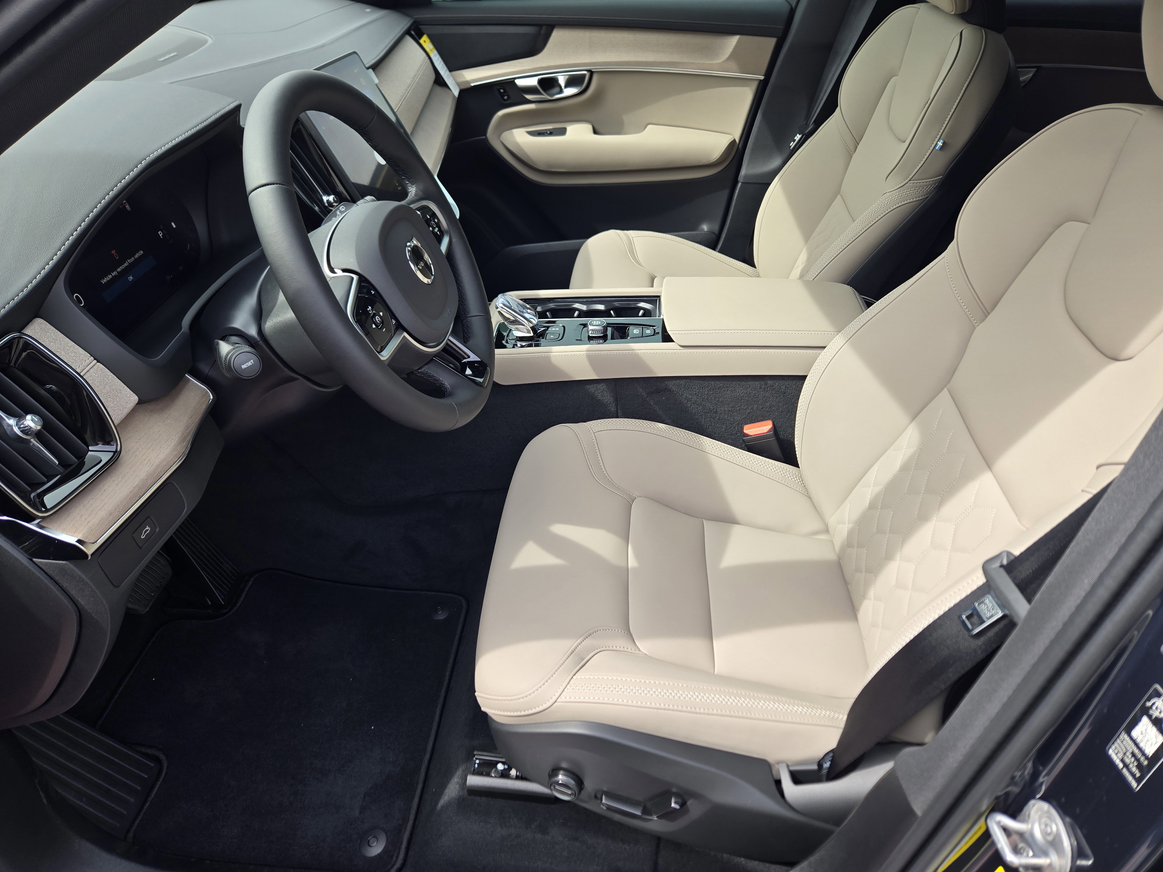 New 2026 Volvo XC90 B6 Plus w/ Protection Package Premier image 10