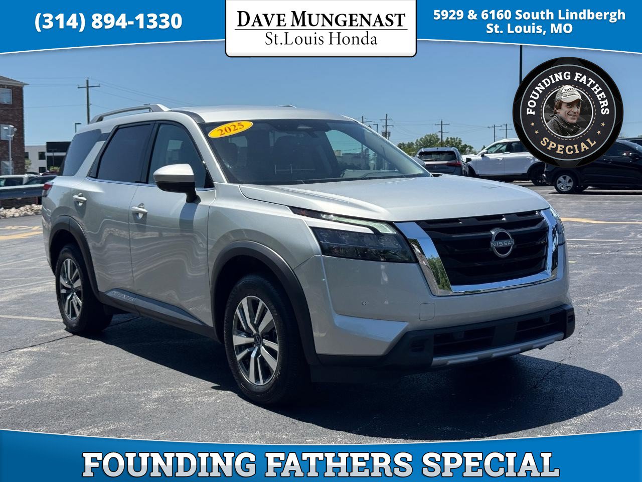 Used 2025 Nissan Pathfinder SL FWD image 1