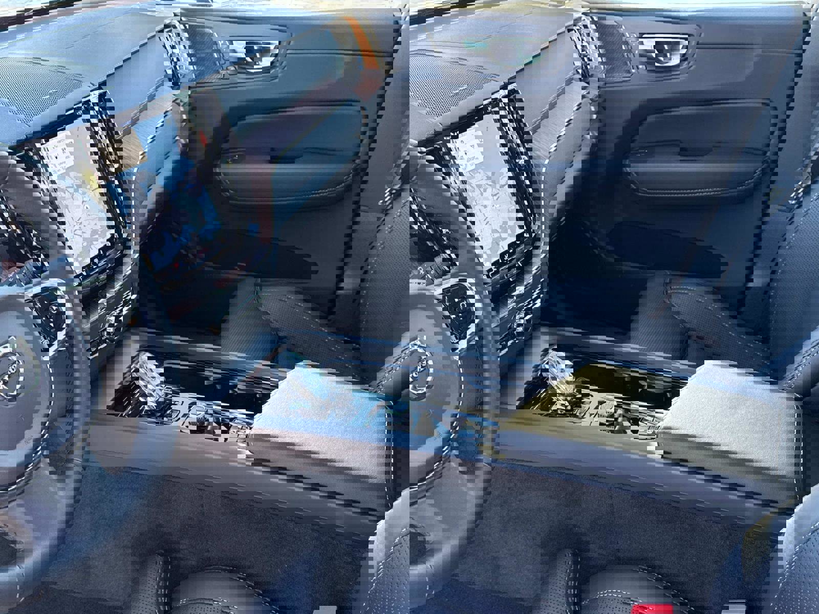 Certified 2023 Volvo XC60 T8 Ultimate w/ Climate Package image 19