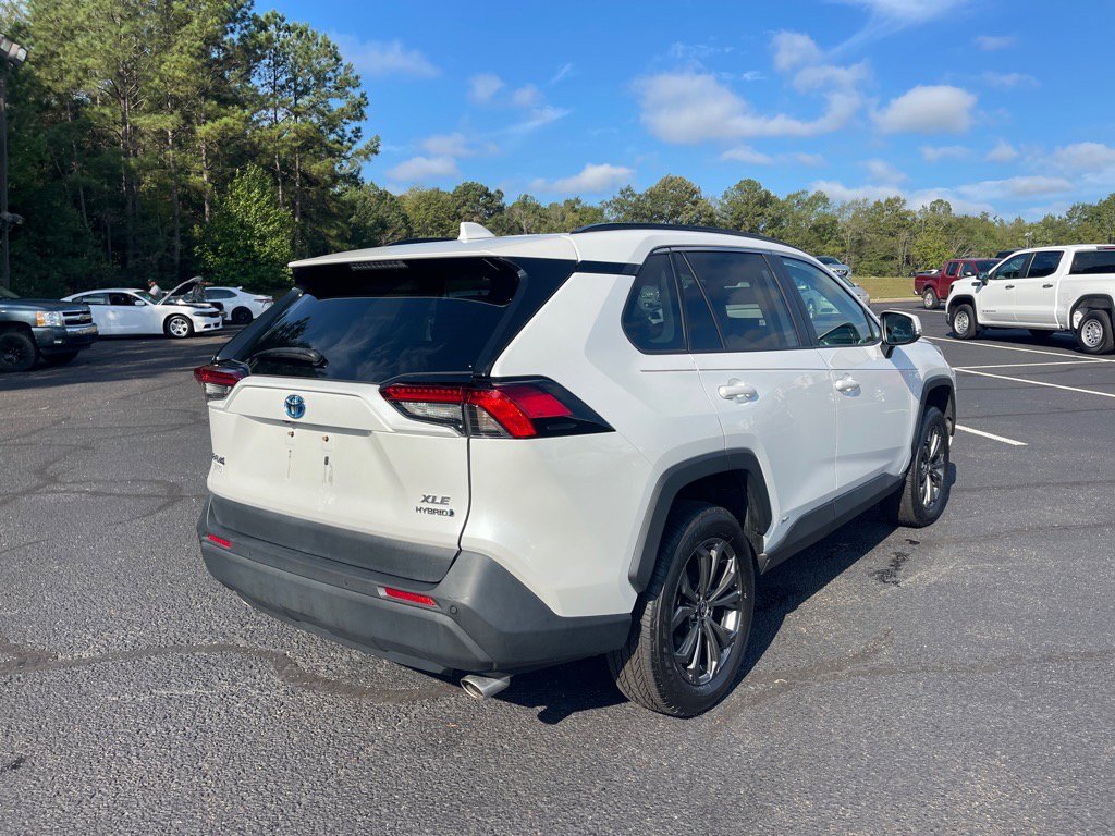 Used 2024 Toyota RAV4 XLE Premium image 17