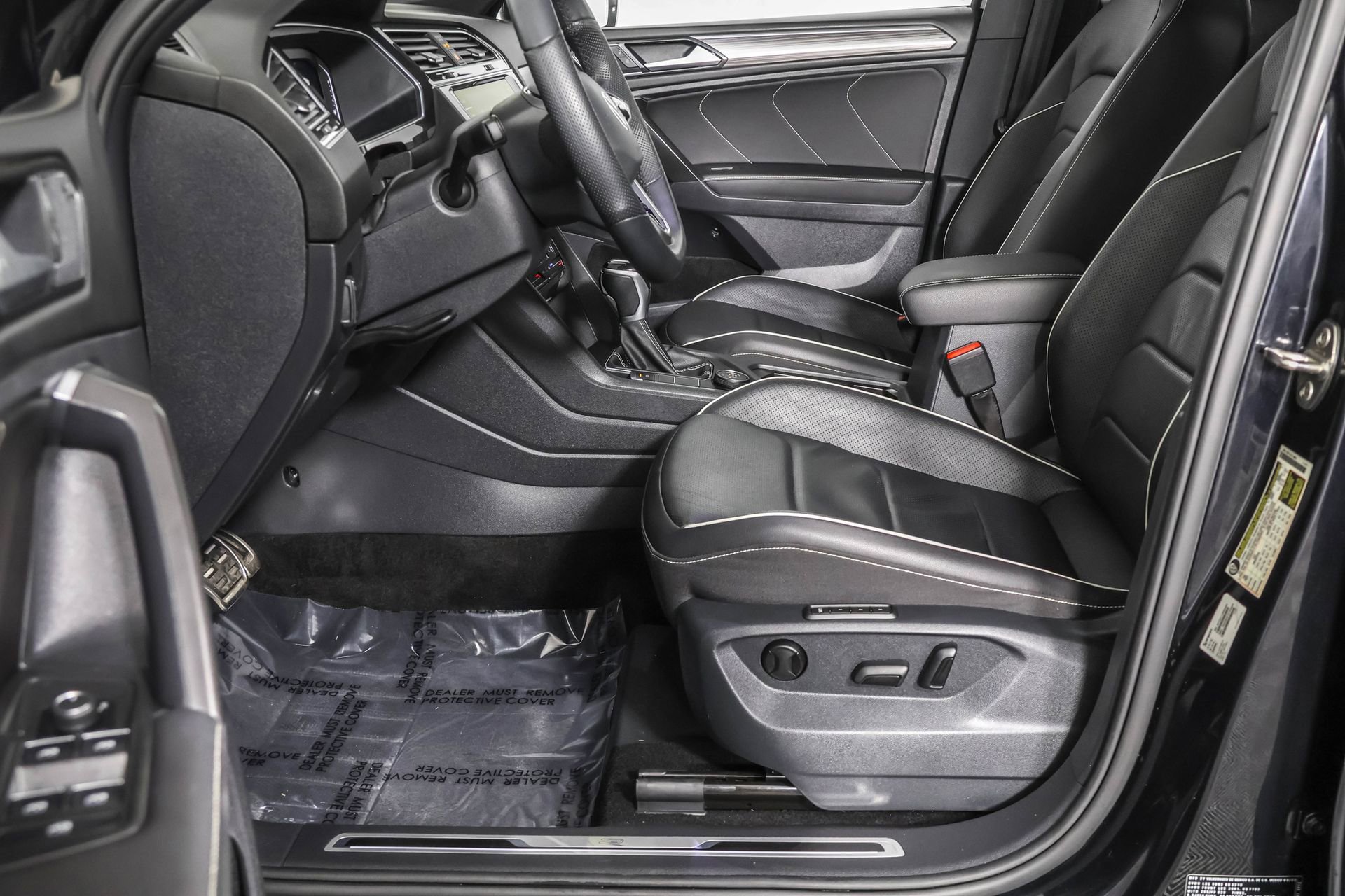 Used 2022 Volkswagen Tiguan SEL R-Line image 25