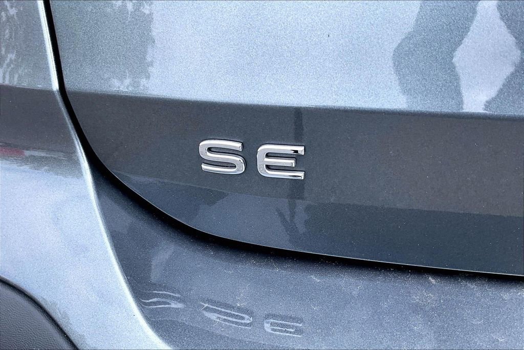 Used 2025 Volkswagen Taos SE FWD image 22
