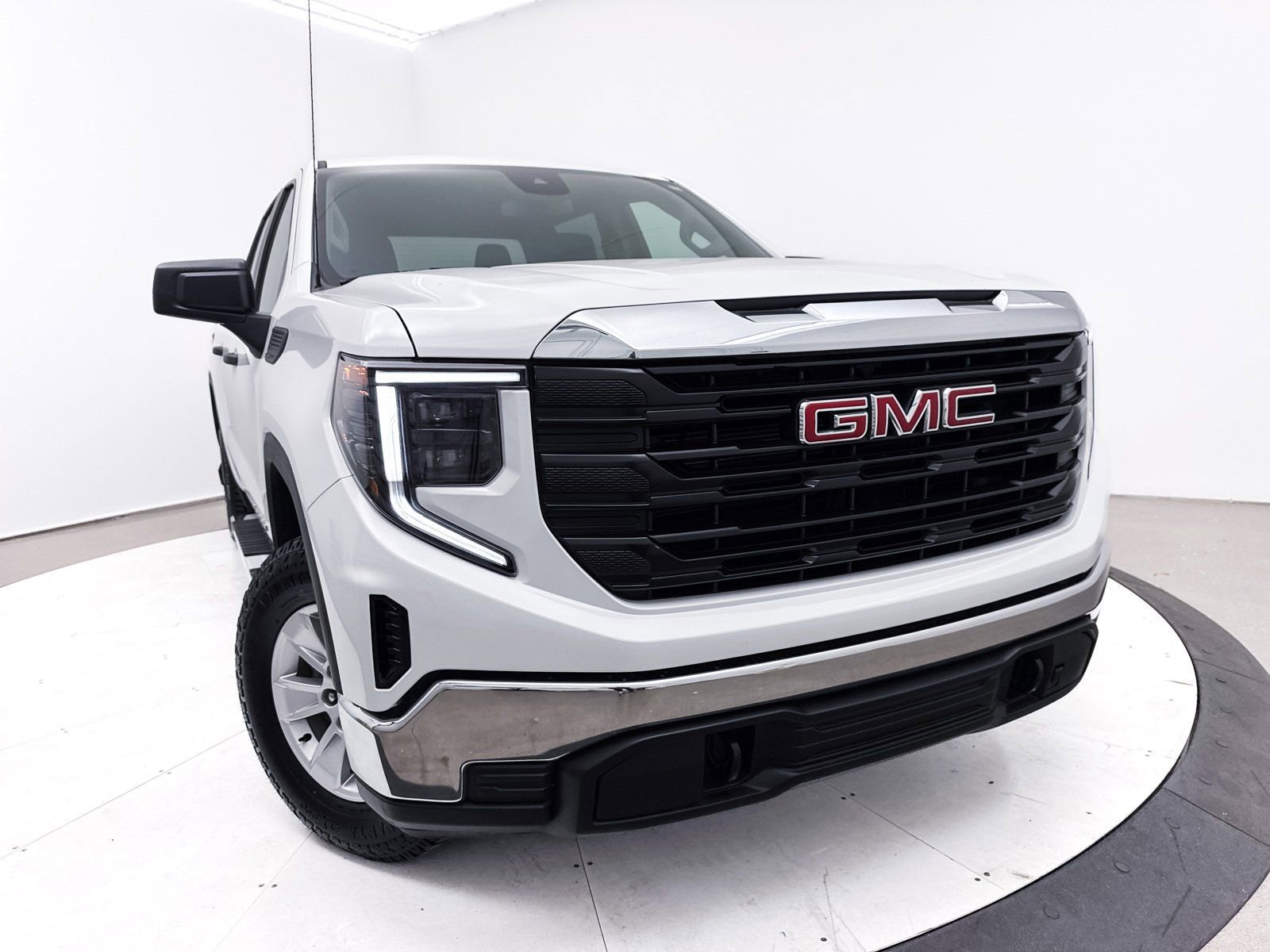 Used 2023 GMC Sierra 1500 Pro w/ Trailering Package image 5
