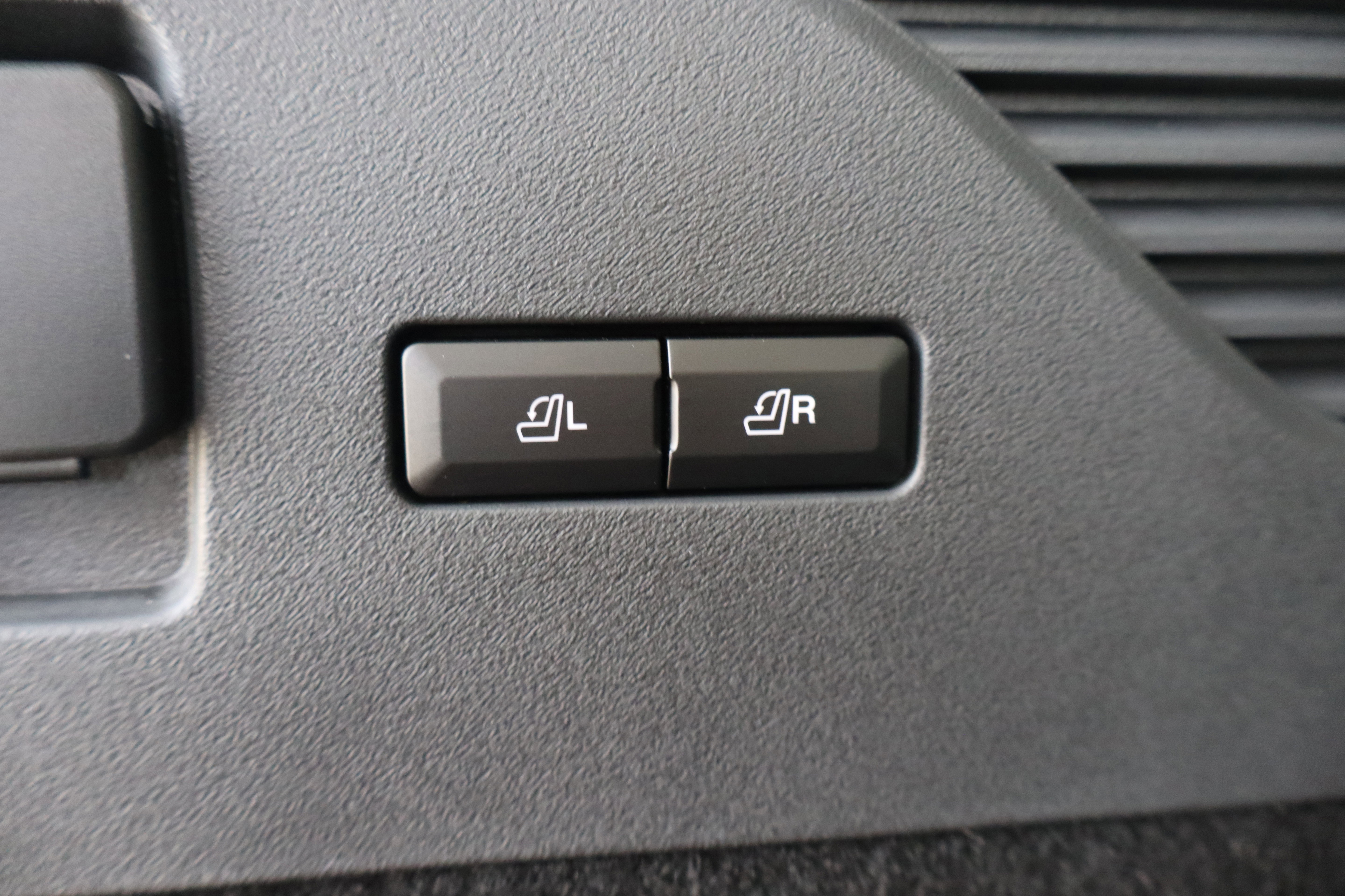 Used 2024 Lincoln Nautilus Reserve w/ Equipment Group 202A image 30