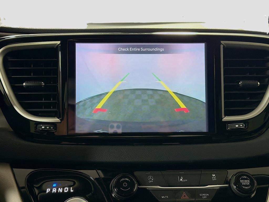 Used 2022 Chrysler Pacifica Touring-L FWD image 16