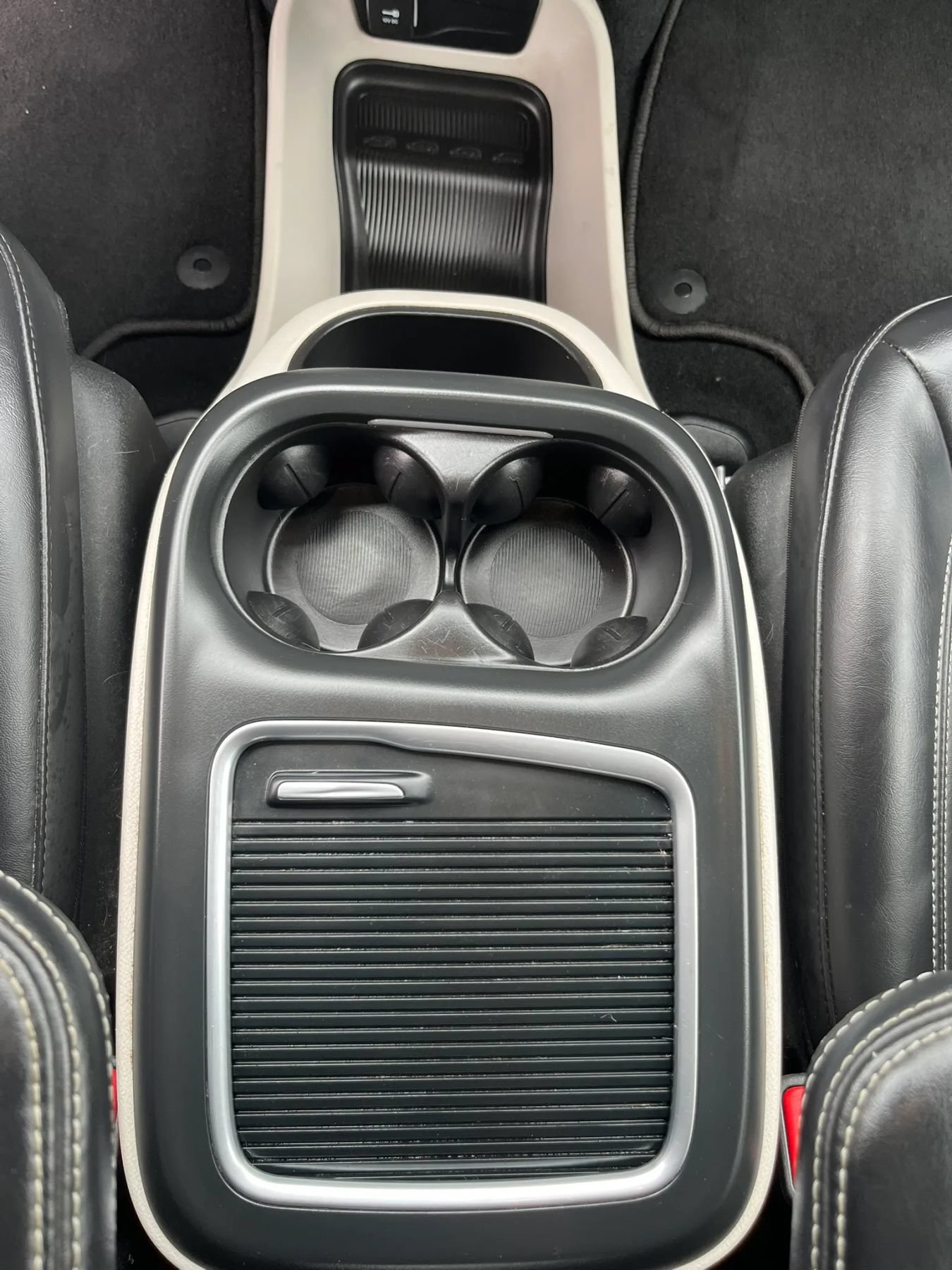 Used 2023 Chrysler Pacifica Touring-L FWD image 30