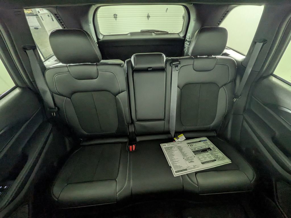 New 2025 Jeep Grand Cherokee Altitude image 31