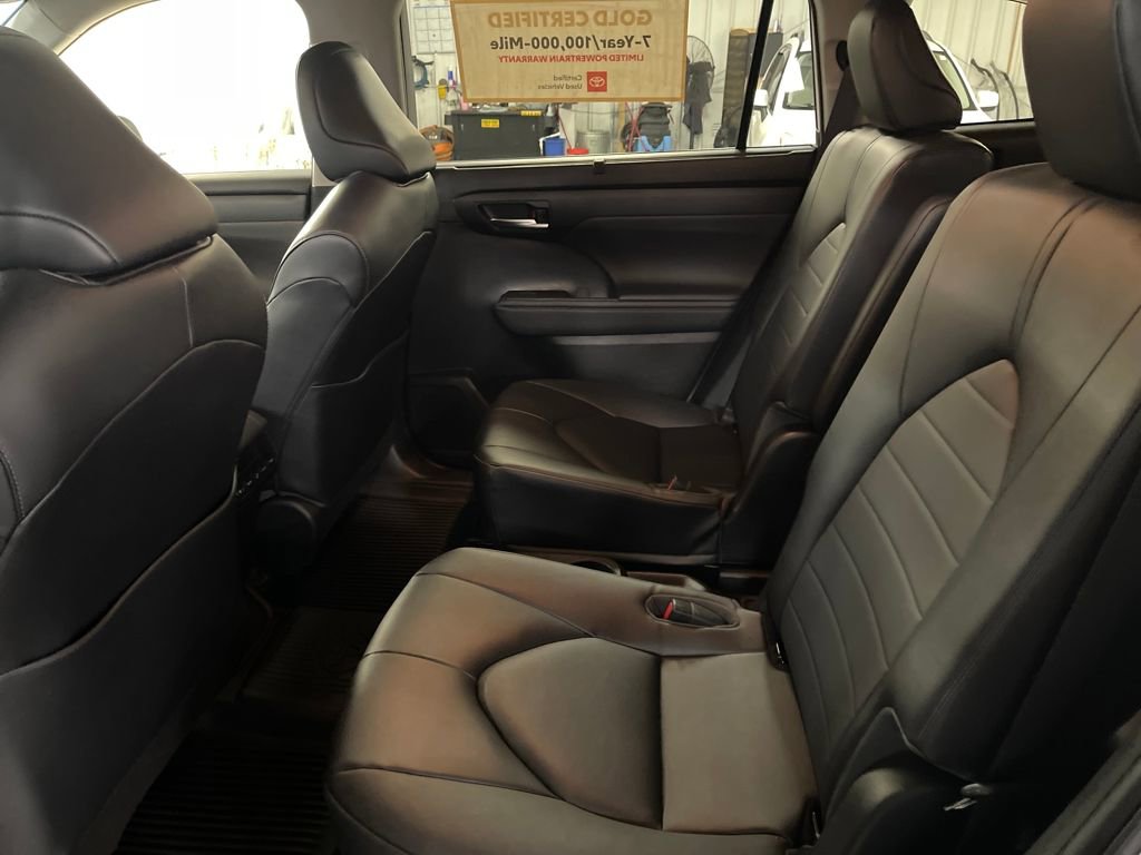 Used 2023 Toyota Highlander XLE image 25