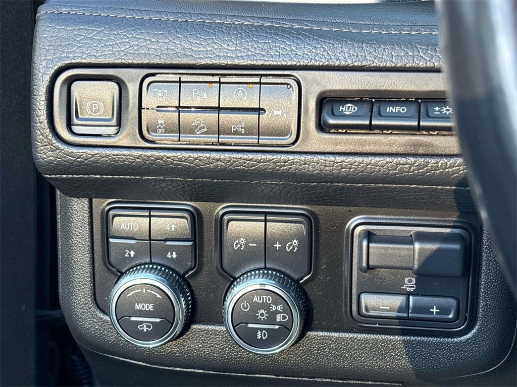 Used 2024 GMC Yukon Denali w/ Denali Reserve Package image 22