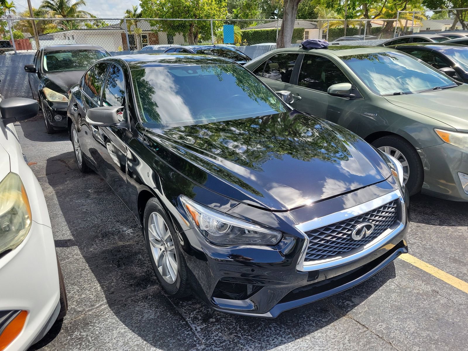 Used 2019 INFINITI Q50 Luxe w/ Essential Package (3.0T Luxe) AWD/4WD image 3