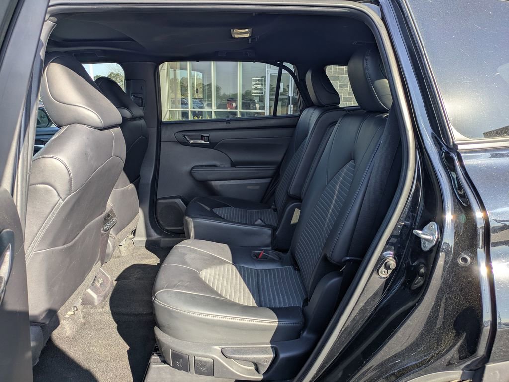 Used 2024 Toyota Highlander XSE image 16