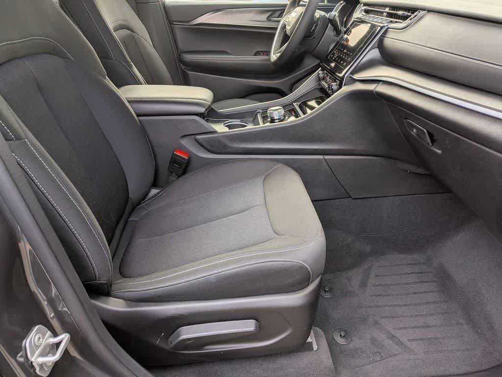 Certified 2025 Jeep Grand Cherokee Laredo X w/ Luxury Tech Group I AWD/4WD image 21