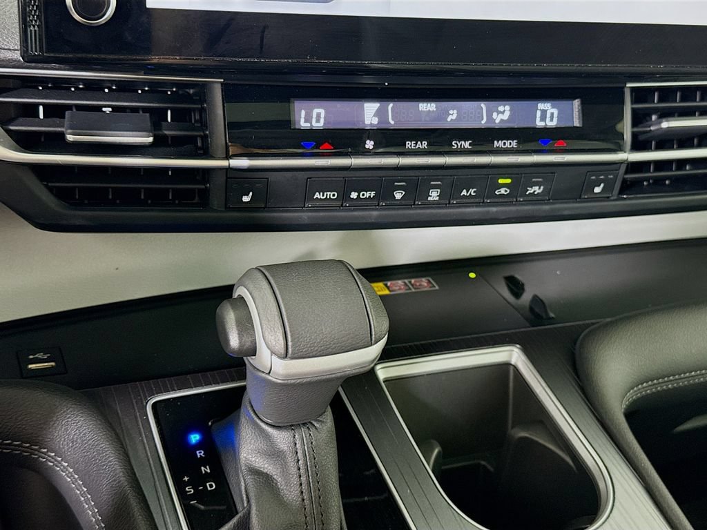 Certified 2025 Toyota Sienna XLE AWD/4WD image 8