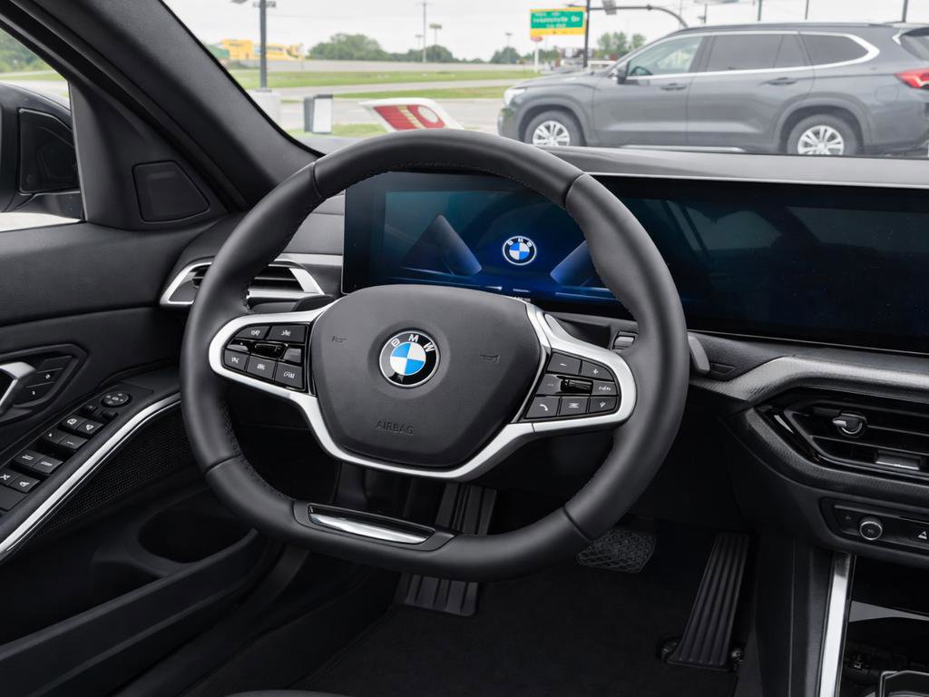 Used 2025 BMW 330i xDrive Sedan AWD/4WD image 11
