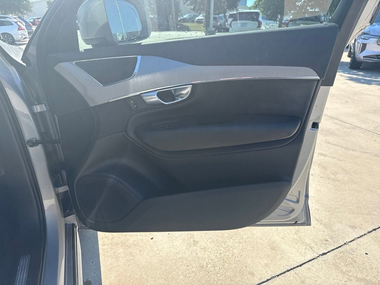 Certified 2023 Volvo XC90 B5 Core w/ Protection Package Premier AWD/4WD image 9