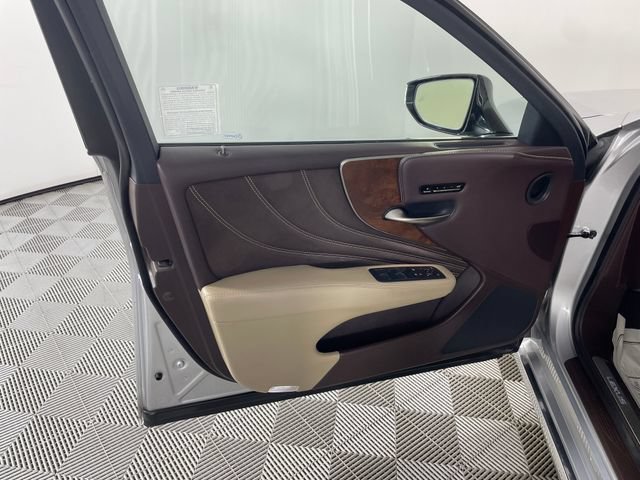 Used 2018 Lexus LS 500 w/ Accessory Package (Z2) RWD image 18