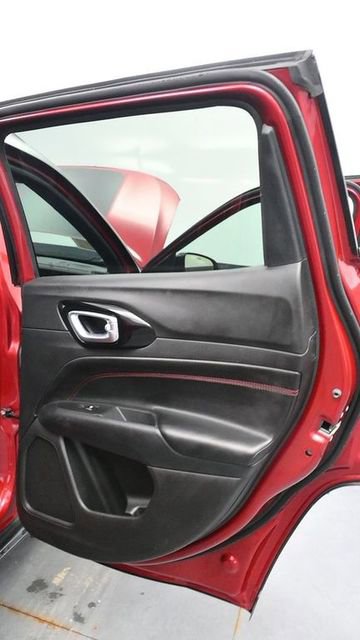 Used 2025 Jeep Compass Trailhawk AWD/4WD image 12