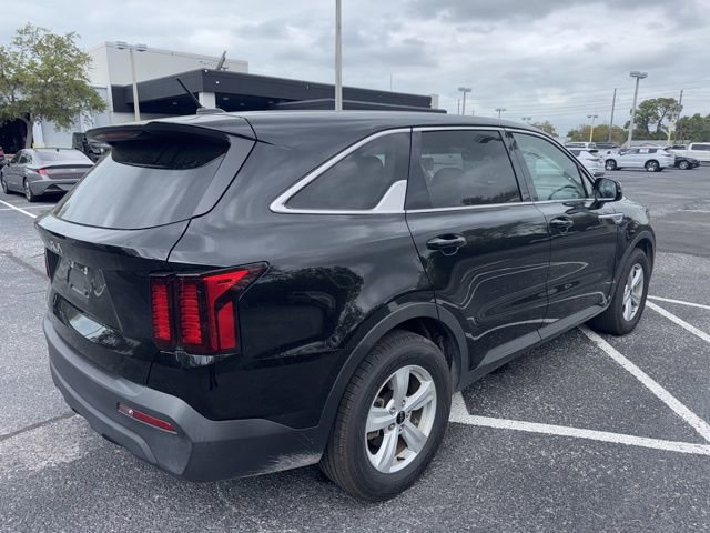 Used 2023 Kia Sorento LX image 4