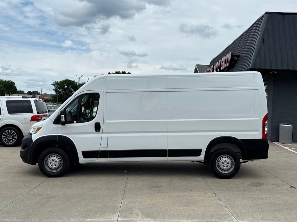 Used 2025 RAM ProMaster 2500 w/ Convenience Group FWD image 3